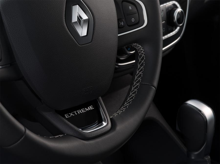 Детали интерьера Renault Kaptur Extreme 2017 года  (фото 9 из 13)